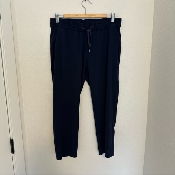 Lululemon On The Fly Crop Pants 23" Inseam True Navy Size 8 Women’s Side Pockets - Picture 2 of 8